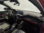 Peugeot 208 1.2 PureTech GT Pack | Navigatie/Android/Apple Carplay | LM Velgen 17" | Panoramadak | Afneembare Trekhaak | Voorstoelen Verwarmd + Massagefunctie | Achteruitrijcamera | Cruise Control Adaptief | Airco |