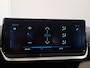 Peugeot 208 1.2 PureTech GT Pack | Navigatie/Android/Apple Carplay | LM Velgen 17" | Panoramadak | Afneembare Trekhaak | Voorstoelen Verwarmd + Massagefunctie | Achteruitrijcamera | Cruise Control Adaptief | Airco |