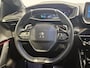 Peugeot 208 1.2 PureTech GT Pack | Navigatie/Android/Apple Carplay | LM Velgen 17" | Panoramadak | Afneembare Trekhaak | Voorstoelen Verwarmd + Massagefunctie | Achteruitrijcamera | Cruise Control Adaptief | Airco |
