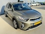 Kia Stonic 1.0 T-GDi MHEV DynamicPlusLine NW geleverd & Onderhouden | Clima | Cruise | Camera | Keyless | Privacyglass | DAB+