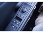 Volkswagen T-Roc 1.5 eTsi R-Line First Edition IQ.light Apple Carplay Black style Stoel-/stuur verwarming 19 Inch Camera R-Line interieur