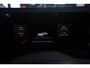 Volkswagen T-Roc 1.5 eTsi R-Line First Edition IQ.light Apple Carplay Black style Stoel-/stuur verwarming 19 Inch Camera R-Line interieur