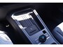 Volkswagen T-Roc 1.5 eTsi R-Line First Edition IQ.light Apple Carplay Black style Stoel-/stuur verwarming 19 Inch Camera R-Line interieur