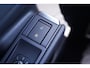 Volkswagen T-Roc 1.5 eTsi R-Line First Edition IQ.light Apple Carplay Black style Stoel-/stuur verwarming 19 Inch Camera R-Line interieur