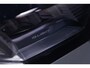 Volkswagen T-Roc R-Line First Edition IQ.light Apple Carplay Black style Stoel-/stuur verwarming 19 Inch Camera R-Line interieur
