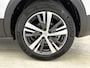 Peugeot 5008 1.2 130pk Blue Lease Allure Automaat | Trekhaak | Elektrische Klep | Navigatie | Climate Control | Cruise Control | LED | 19"LMV | Dodehoekdetectie | Keyless Entry/Start |