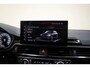 Audi A4 AVANT 40TFSI Sport S line black edition Aut. [ Pano Trekhaak Apple / Android Stoelverwarming Navi ]