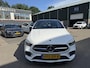 Mercedes-Benz B-klasse 250 e Business Solution AMG Limited VAN: 30.900,- VOOR: 28.877,- UW WKVOORDEEL: 2.23- | PANORAMA DAK | 360 CAMERA | SFEER VERLICHTING | ADAPTIEF CRUISE CONTROL | MEMORY OP STOEL | HEAD-UP DISPLAY | 12 MND BOVAG GARANTIE |