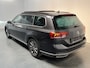 Volkswagen Passat Variant 1.4 TSI PHEV GTE / AUTOMAAT/ PANO/ TREKHAAK/ STANDKACHEL/ ACC/ MASSAGE/ APP-CONNECT/ STUUR+STOELVERWARM./ PARK.SENSOR.+CAMERA/ ELEK.ACHTERKLEP/ HEAD-UP/ KEYLESS/ DODEHOEK/ NAVI/ 18'' LMV