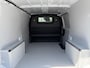 Citroën E-Jumpy L3 75 kWh 136pk | ACTIE | 8 jaar garantie | 0% financial lease | Houten afwerking laadruimte | NAVI | Multimedia | Apple Carplay | Android Auto | Achteruitrijcamera | Parkeersensoren voor en achter | Dode hoek detectie | Digitale cockpit | Stuurwielbediening | Mistlampen | Licht- en regensensor | Automatic light | Tussenwand comfort met raam | Bestuurdersstoel comfort | Bank voorpassagiers | Reservewiel | van €48.420 voor €36.150 ex. BTW rijklaar