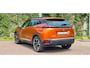 Peugeot e-2008 EV Allure Première 1 fase 50 kWh | Nappa Leder | Stoelverwarming | Camera | Warmtepomp | Orange Fusion