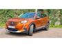 Peugeot e-2008 EV Allure Première 1 fase 50 kWh | Nappa Leder | Stoelverwarming | Camera | Warmtepomp | Orange Fusion