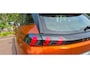 Peugeot e-2008 EV Allure Première 1 fase 50 kWh | Nappa Leder | Stoelverwarming | Camera | Warmtepomp | Orange Fusion
