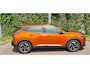 Peugeot e-2008 EV Allure Première 1 fase 50 kWh | Nappa Leder | Stoelverwarming | Camera | Warmtepomp | Orange Fusion