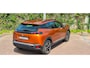 Peugeot e-2008 EV Allure Première 1 fase 50 kWh | Nappa Leder | Stoelverwarming | Camera | Warmtepomp | Orange Fusion