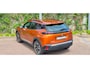 Peugeot e-2008 EV Allure Première 1 fase 50 kWh | Nappa Leder | Stoelverwarming | Camera | Warmtepomp | Orange Fusion