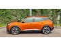 Peugeot e-2008 EV Allure Première 1 fase 50 kWh | Nappa Leder | Stoelverwarming | Camera | Warmtepomp | Orange Fusion