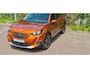 Peugeot e-2008 EV Allure Première 1 fase 50 kWh | Nappa Leder | Stoelverwarming | Camera | Warmtepomp | Orange Fusion