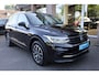 Volkswagen Tiguan 1.4 eHybrid Life Edition TREKHAAK-ELEK. CAMERA STUUR/STOELVERWARMING ELEK.LAADKLEP SFEERVERLICHTING CARPLAY NAVI DAB ENZ!