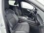 Renault Austral 1.2 E-Tech full hybrid 200Pk Esprit Alpine | Navigatie | Climate Control | Cruise Control Adaptief | El. Verstelbare Stoelen | Apple Carplay/Android Auto | El. Bedienbare Achterklep | Stoel-en Stuurverwarming | Parkeersensoren Voor en Achter met Camera | 20 Inch Lichtmetalen Velgen |