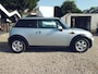 MINI Cooper 3-Deurs 1.6 - Airco - Panoramadak - 6 Bak ***WEGENS DE EXTREME WARMTE ZIJN WIJ VRIJDAG 26 JUNI VANAF 13:00 UUR GESLOTEN! ZATERDAG WEER GEOPEND VAN 09:00- TOT 15:00 UUR.***