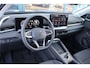 Volkswagen T-Roc Life First Edition | 'App-Connect' draadloze smartphone integratie | Automatische afstandsregeling (Adaptive Cruise Control) | Buitenspiegels elektrisch instel-, verwarm- en inklapbaar