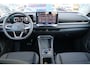 Volkswagen T-Roc Life First Edition | 'App-Connect' draadloze smartphone integratie | Automatische afstandsregeling (Adaptive Cruise Control) | Buitenspiegels elektrisch instel-, verwarm- en inklapbaar