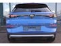 Volkswagen T-Roc Life First Edition | 'App-Connect' draadloze smartphone integratie | Automatische afstandsregeling (Adaptive Cruise Control) | Buitenspiegels elektrisch instel-, verwarm- en inklapbaar