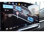 Volkswagen T-Roc Life First Edition | 'App-Connect' draadloze smartphone integratie | Automatische afstandsregeling (Adaptive Cruise Control) | Buitenspiegels elektrisch instel-, verwarm- en inklapbaar