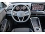 Volkswagen T-Roc Life First Edition | 'App-Connect' draadloze smartphone integratie | Automatische afstandsregeling (Adaptive Cruise Control) | Buitenspiegels elektrisch instel-, verwarm- en inklapbaar