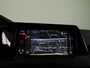 Volkswagen Golf 1.5 eTSI R-Line 130 pk Automaat (DSG) | Navigatie | Panoramadak | Trekhaak (wegklapbaar) | Parkeersensoren | R-Line |