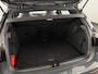 Volkswagen Golf 1.5 eTSI R-Line 130 pk Automaat (DSG) | Navigatie | Panoramadak | Trekhaak (wegklapbaar) | Parkeersensoren | R-Line |
