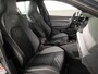Volkswagen Golf 1.5 eTSI R-Line 130 pk Automaat (DSG) | Navigatie | Panoramadak | Trekhaak (wegklapbaar) | Parkeersensoren | R-Line |