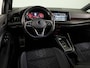 Volkswagen Golf 1.5 eTSI R-Line 130 pk Automaat (DSG) | Navigatie | Panoramadak | Trekhaak (wegklapbaar) | Parkeersensoren | R-Line |