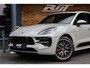 Porsche Macan 2.0 **Krijtgrijs/Pano/Lucht/Sportdesign/Sport uitlaat**