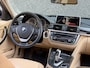 BMW 3-Serie Touring 328i High Executive (PANO, FACTUUR ONDERHOUD, ELEKT STOELEN, CAMERA, SENSOREN, STOELV V+A, HEAD-UP, VOL!!!)