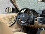 BMW 3-Serie Touring 328i High Executive (PANO, FACTUUR ONDERHOUD, ELEKT STOELEN, CAMERA, SENSOREN, STOELV V+A, HEAD-UP, VOL!!!)