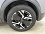 Peugeot e-2008 SUV EV GT Avantage 54 kWh 156pk | 403km WLTP Actieradius | Navigatie | Camera v+a | Full Led koplampen | Parkeersensoren v+a | Keyless | Cruise Control | Dodehoeksensor | Sportstoelen leder/stof | Sfeerverlichting | DAB+ radio | Draadloze Apple Carplay / Android Auto | Donker getint glas | 17" lichtmetalen velgen |