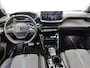 Peugeot e-2008 SUV EV GT Avantage 54 kWh 156pk | 403km WLTP Actieradius | Navigatie | Camera v+a | Full Led koplampen | Parkeersensoren v+a | Keyless | Cruise Control | Dodehoeksensor | Sportstoelen leder/stof | Sfeerverlichting | DAB+ radio | Draadloze Apple Carplay / Android Auto | Donker getint glas | 17" lichtmetalen velgen |