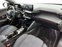 Peugeot e-2008 SUV EV GT Avantage 54 kWh 156pk | 403km WLTP Actieradius | Navigatie | Camera v+a | Full Led koplampen | Parkeersensoren v+a | Keyless | Cruise Control | Dodehoeksensor | Sportstoelen leder/stof | Sfeerverlichting | DAB+ radio | Draadloze Apple Carplay / Android Auto | Donker getint glas | 17" lichtmetalen velgen |