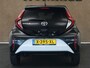 Toyota Aygo X 1.0 VVT-i S-CVT Pulse - ORIGINEEL NEDERLANDSE AUTO - ACHTERUITRIJCAMERA - AUTOMATISCHE AIRCO - APPLE CARPLAY/ANDROID AUTO - ADAPTIEVE CRUISE CONTROL - AUTONOMOUS EMERGENCY BRAKING - RIJSTROOKSENSOR MET CORRECTIE - VERKEERSBORDDETECTIE - LED KOPLAMPEN - GROOTLICHTASSISTENT - LICHTMETALEN VELGEN 17" - REGENSENSOR - EXTRA GETINT GLAS - TWO-TONE LAK (PURE WHITE / NIGHT SKY BLACK)