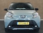 Toyota Aygo X 1.0 VVT-i S-CVT Envy - ORIGINEEL NEDERLANDE AUTO - ACHTERUITRIJCAMERA - AUTOMATISCHE AIRCO - APPLE CARPLAY/ANDROID AUTO - NAVIGATIESYSTEEM FULL MAP - ADAPTIEVE CRUISE CONTROL - RIJSTROOKSENSOR MET CORRECTIE - VERKEERSBORDDETECTIE - LED KOPLAMPEN - GROOTLICHTASSISTENT - DRAADLOZE TELEFOONLADER - PARKEERSENSOREN VOOR EN ACHTER - LICHTMETALEN VELGEN 18" - EXTRA GETINT GLAS - TWO-TONE LAK MET ZWART DAK