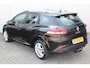 Renault Clio Estate 0.9-90pk TCe Zen. Nette en praktische Renault Clio Estate voor nog jaren comfortabel rijplezier. Airco, cruise control, navigatie, telefoonvoorb., trekhaak, elektr. ramen, centr. vergr. etc.