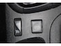 Renault Clio Estate 0.9-90pk TCe Zen. Nette en praktische Renault Clio Estate voor nog jaren comfortabel rijplezier. Airco, cruise control, navigatie, telefoonvoorb., trekhaak, elektr. ramen, centr. vergr. etc.