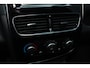 Renault Clio Estate 0.9-90pk TCe Zen. Nette en praktische Renault Clio Estate voor nog jaren comfortabel rijplezier. Airco, cruise control, navigatie, telefoonvoorb., trekhaak, elektr. ramen, centr. vergr. etc.