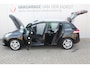 Renault Clio Estate 0.9-90pk TCe Zen. Nette en praktische Renault Clio Estate voor nog jaren comfortabel rijplezier. Airco, cruise control, navigatie, telefoonvoorb., trekhaak, elektr. ramen, centr. vergr. etc.