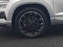 Skoda Karoq 1.5 TSI ACT Sportline Facelift Model 150pk DSG Dealer O.H | Trekhaak Af Fabriek | Adaptive Cruise | Crystal LED | Lederen Sportstoelen Memory & Verwarmd | Keyless | Sfeerverlichting | Apple Carplay | Verwarmd Sportstuur | Navigatie | Virtual | DAB |