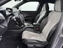 Peugeot e-2008 SUV GT Pack 50 kWh 136pk | Navigatie | Camera achter | Panoramisch schuifdak | Alcantara bekleding | Lichtmetalen velgen 18 inch | Cruise control adaptief | Apple Carplay en Android auto
