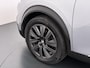 Peugeot e-2008 SUV GT Pack 50 kWh 136pk | Navigatie | Camera achter | Panoramisch schuifdak | Alcantara bekleding | Lichtmetalen velgen 18 inch | Cruise control adaptief | Apple Carplay en Android auto