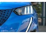 Peugeot e-2008 EV GT 50 kWh | 3-Fase | ACC | 3d Dash | Stoelverwarming | Ambiant verlichting | Keyless entry en start | All seasons | Sportstoelen | Zwarte hemel